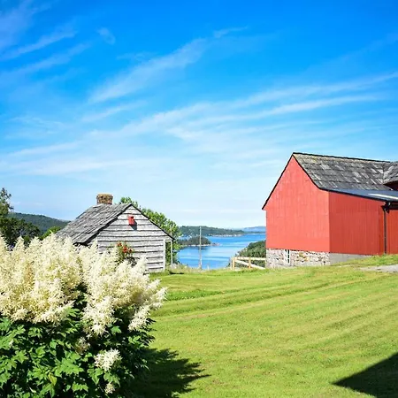 Feriehus Awesome In With Wifi Fitjar